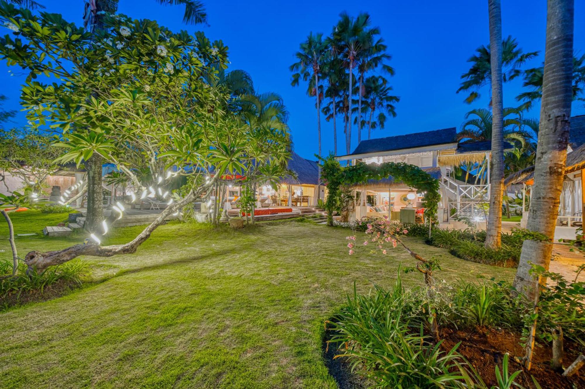 Villa Kalis, 10 Bedroom Family And Group Villa Seminyak  Luaran gambar